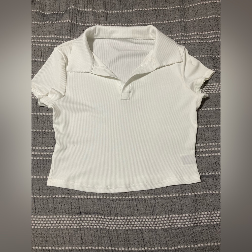 White collared shien shirt